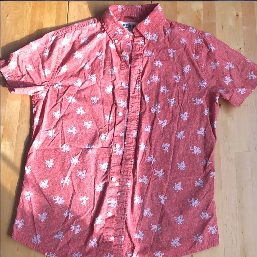 Orange short sleeved men’s collared shirt w/octopi